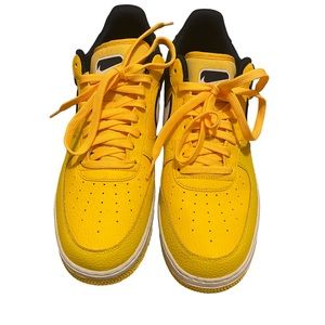 Air Force 1 Low '07 LV8 'Amarillo
Obsidian' size 13 yellow and navy blue